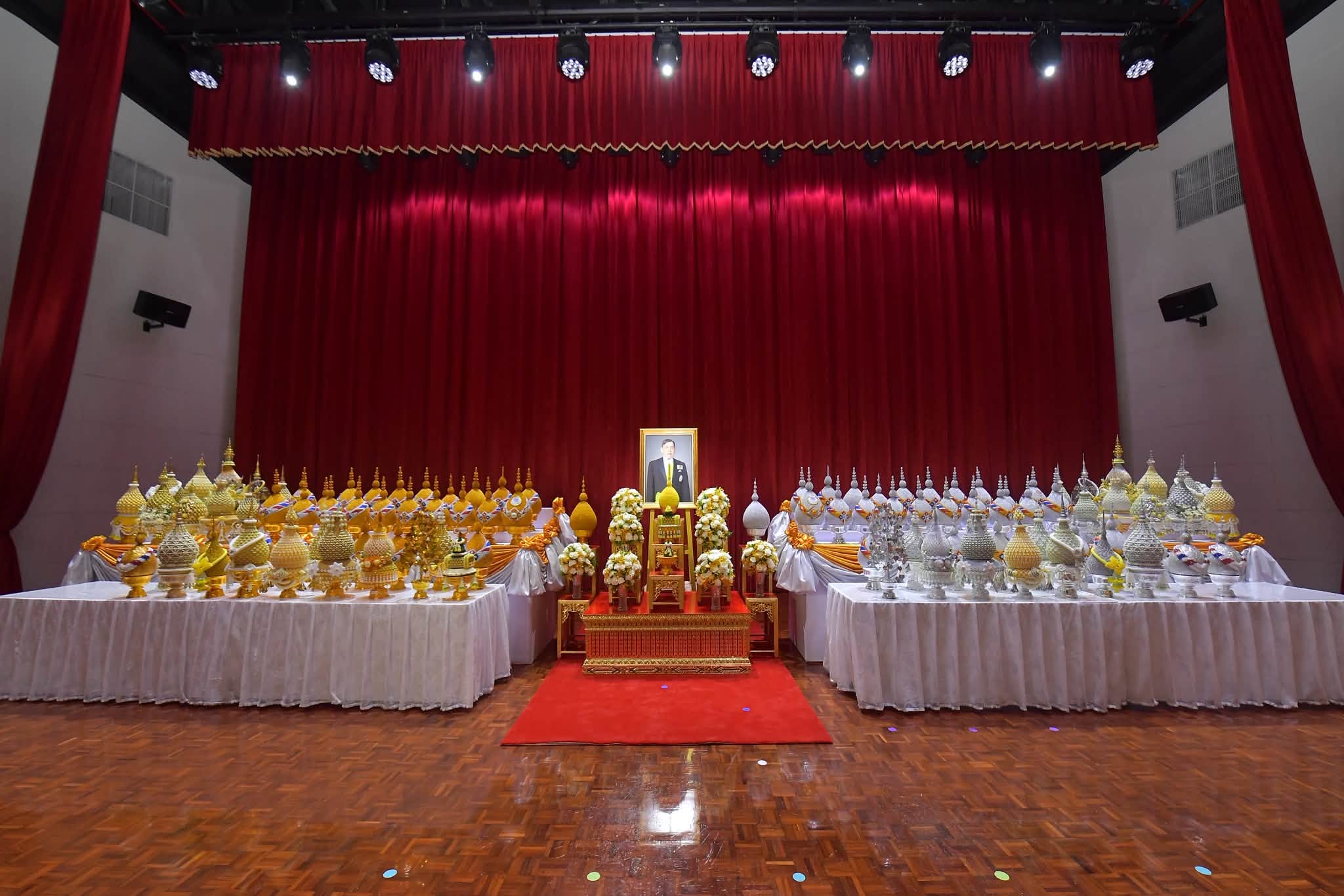 กระทรวงพาณิชย์เข้าร่วมพิธีอัญเชิญเครื่องราชสักการะและพานพุ่มไปทูลเกล้าฯ ถวาย เฉลิมพระเกียรติพระบาทสมเด็จพระเจ้าอยู่หัว เนื่องในโอกาสวันเฉลิมพระชนมพรรษา 28 กรกฎาคม 2569